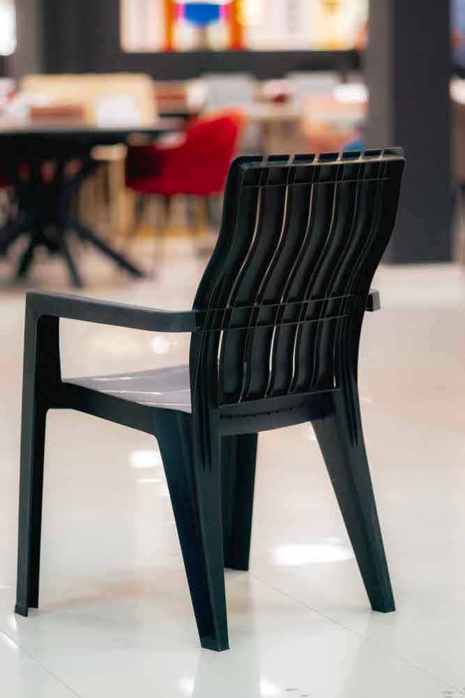 Стул садовый с подлокотниками Rattan CHICAGO из пластика