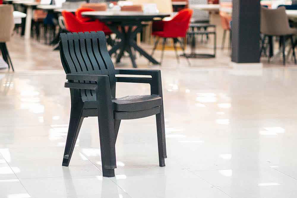 Стулья Rattan CHICAGO можно складывать один в другой до бесконечности