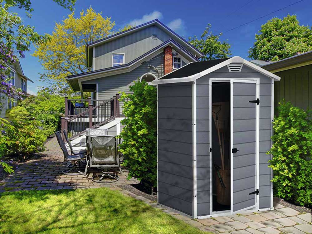 Сарай (хозблок) пластиковый Keter MANOR 4x3 габариты 94 х 128 см с двускатной крышей для дачи или загородного дома